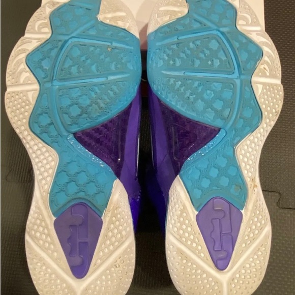 2012 Nike LeBron 9 'Summit Lake Hornets' Basketball Sneakers; Size 8 - Picture 5 of 5